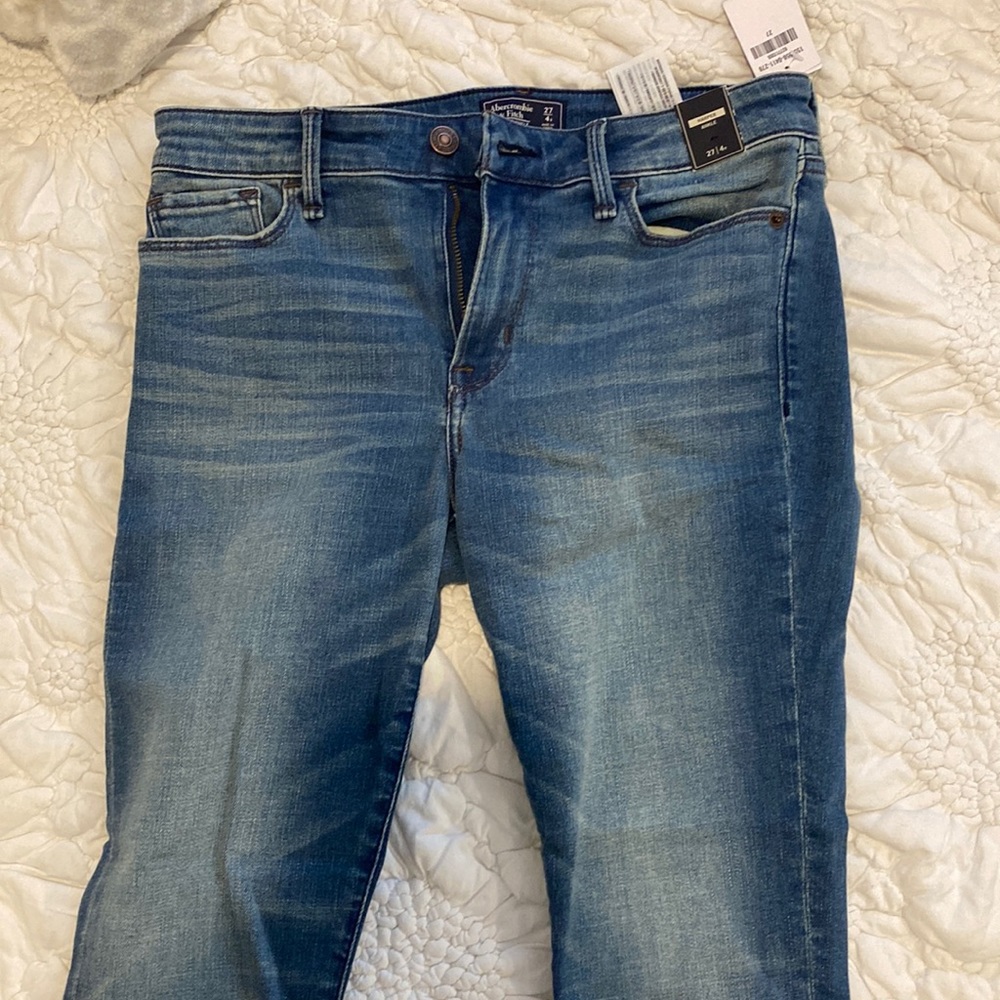 Abercrombie Harper low rise ankle jeanS NWT